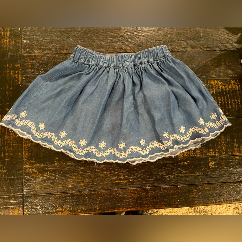 Like new Losan girls size 4 light weight denim color elastic waist skirt